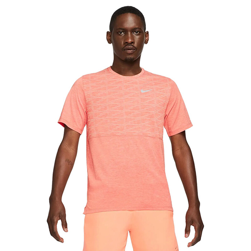 Remera- NIKE M NK DF RUN DVN BRNOT MILER SS MAGIC EMBER/(REFLEC de Hombre - DD4594-814 Coral