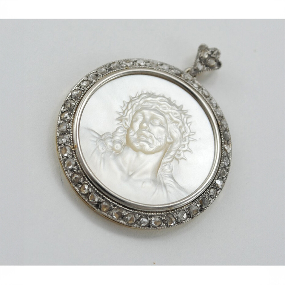 Medalla Estilo Antiguo, Platino, Oro 18K, Diamantes Y Nácar Cristo Medalla Estilo Antiguo, Platino, Oro 18K, Diamantes Y Nácar Cristo
