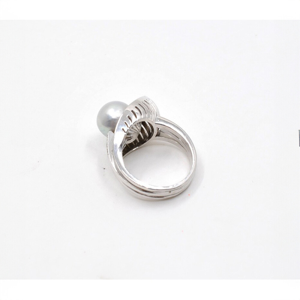 Anillo En Oro Blanco, Brillantes Y Perla De Cultivo De 9 Mm Anillo En Oro Blanco, Brillantes Y Perla De Cultivo De 9 Mm