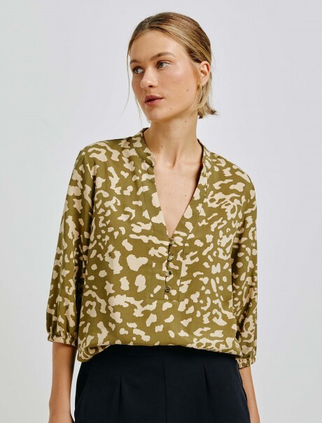BLUSA ESTAMPADA CON MANGAS ABULLONADAS VERDE