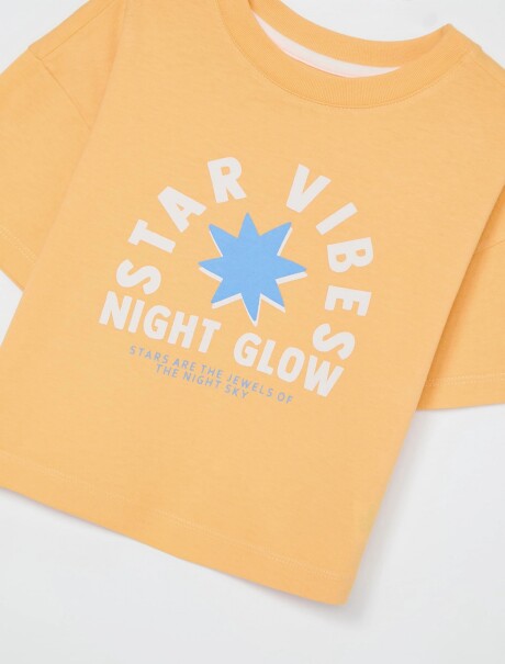 CAMISETA INFANTIL CON ESTAMPA AMARILLO