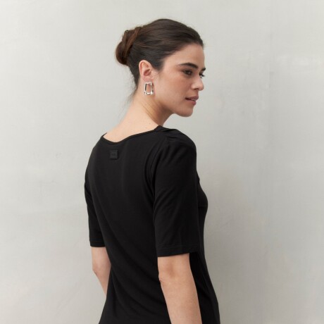 REMERA TRAVIS Negro