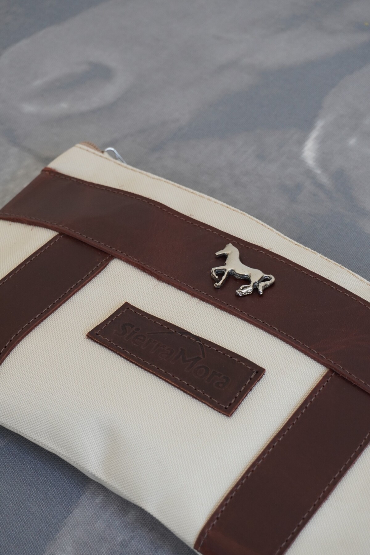 Sobre Cartuchera Mustang Chocolate / Hielo