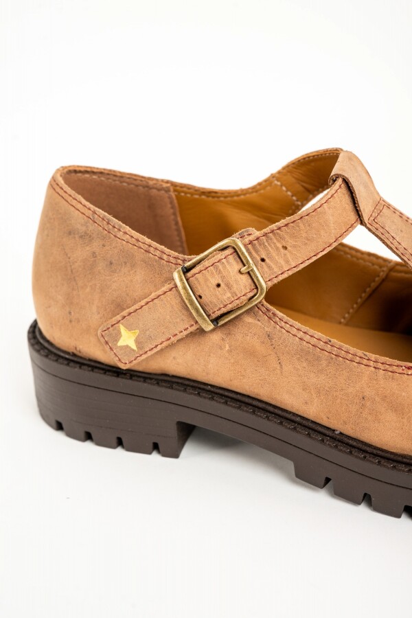 Zapato Guillermina Cuero Camel
