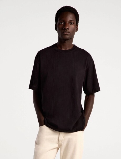 CAMISETA TEXTURIZADA EN TEJIDO DE PUNTO NEGRO