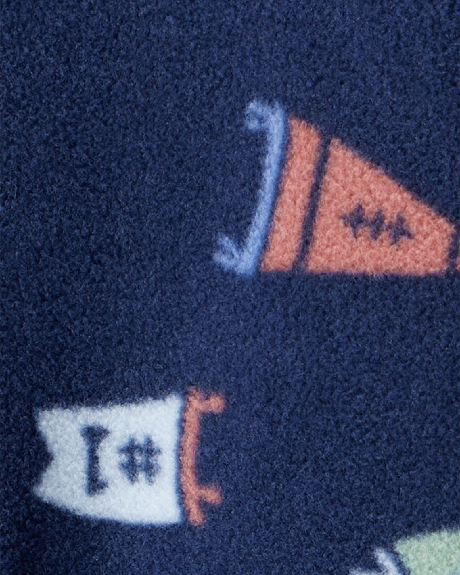 Pijama una pieza de micropolar, con pie, diseño banderines Pijama una pieza de micropolar, con pie, diseño banderines