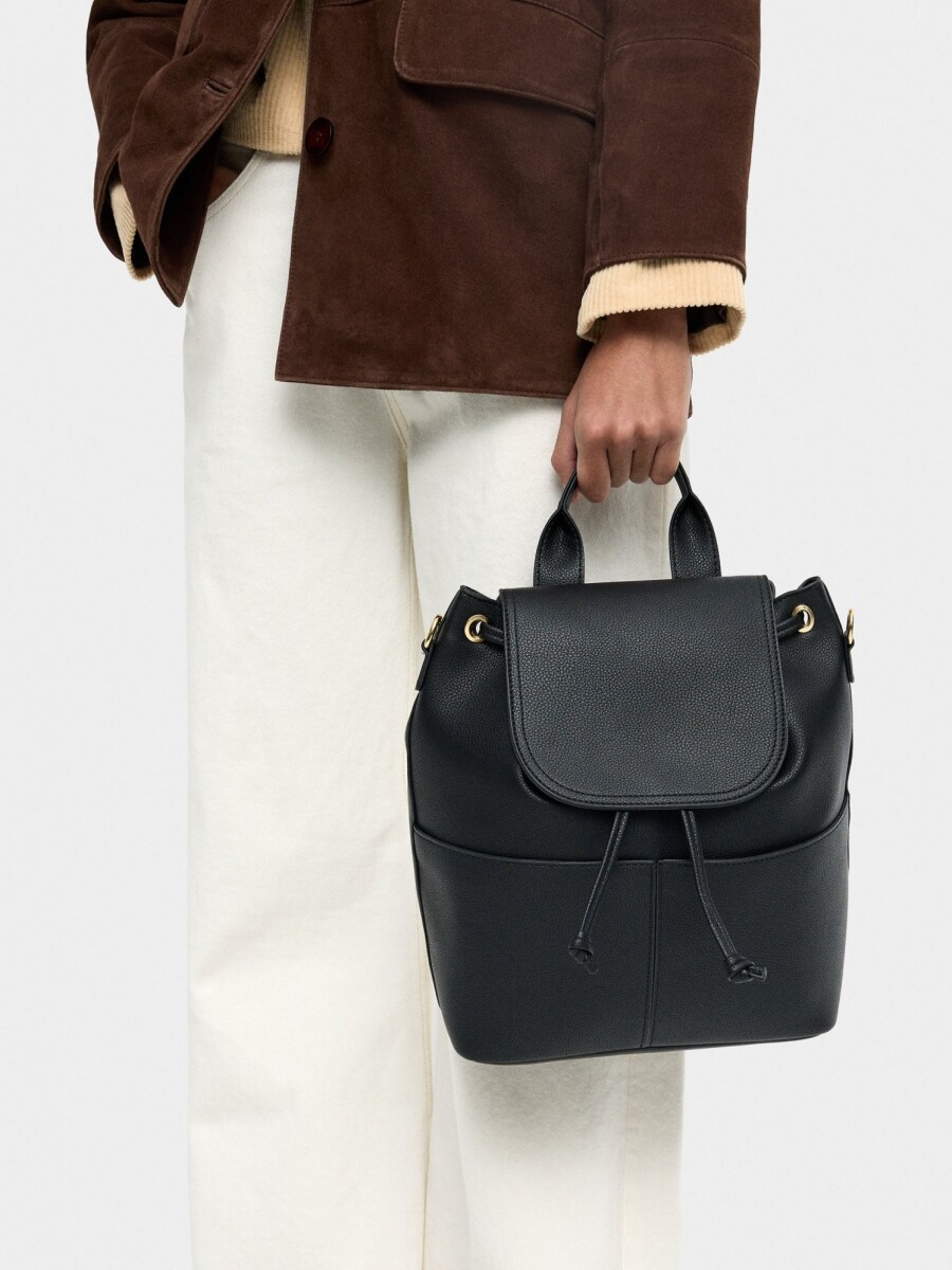 Mochila Con Textura Y Solapa negro