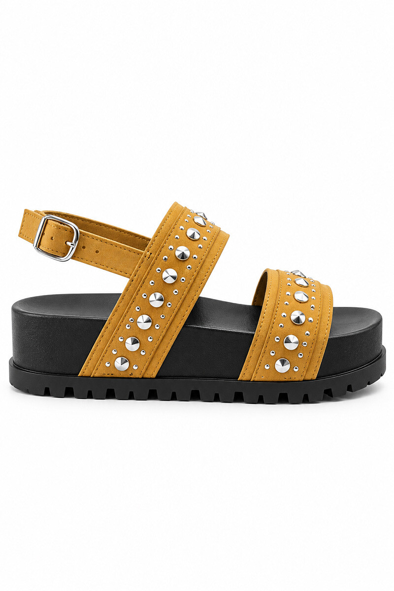 Sandalia Bettina BT225 con tachas y tira atras Marron