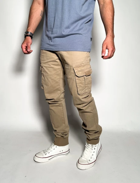 Pantalón cargo con puño León Beige
