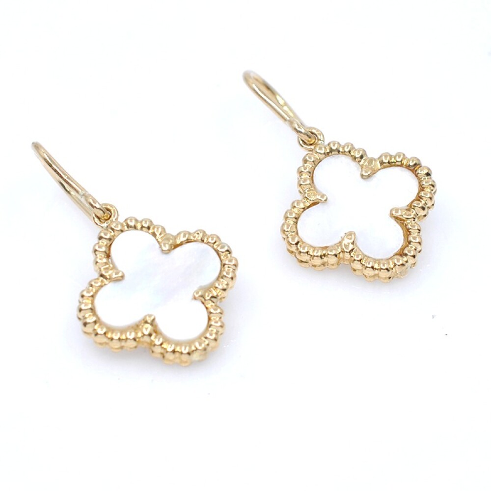 Par de caravanas en oro 18k y nácar modelo Alhambra Par de caravanas en oro 18k y nácar modelo Alhambra