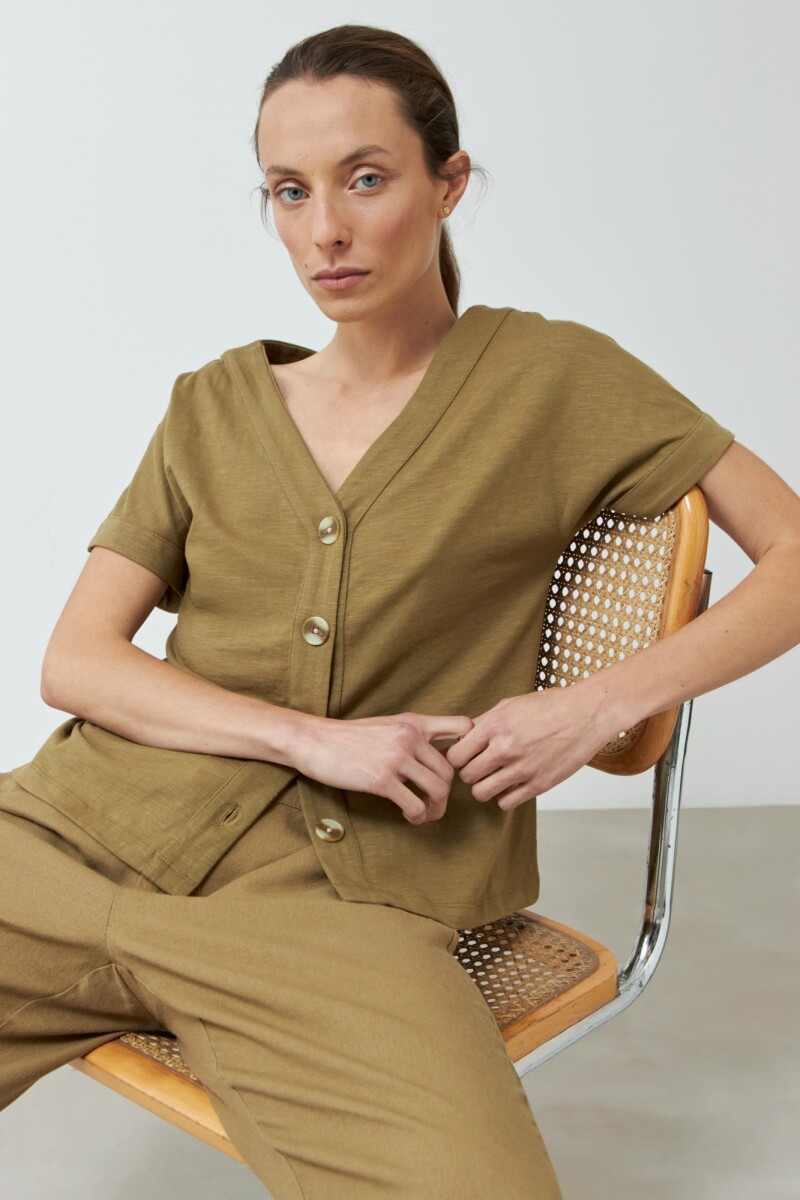 Remera con botones - verde oliva 