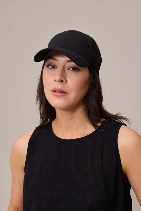 GORRO VISERA POLINA POLANCO Negro