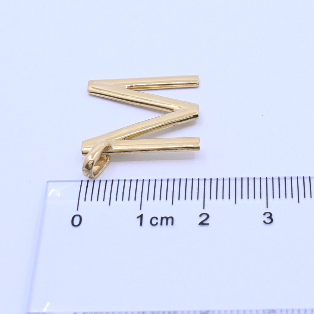 Inicial oro 18k letra M grande. Inicial oro 18k letra M grande.