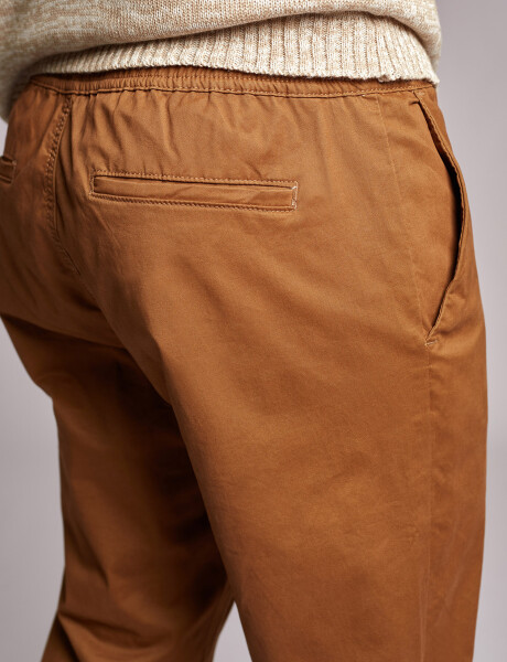 Pantalón comfort jogger tostado