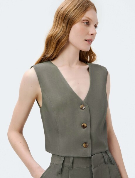 CHALECO CORTO CON BOTONES VERDE