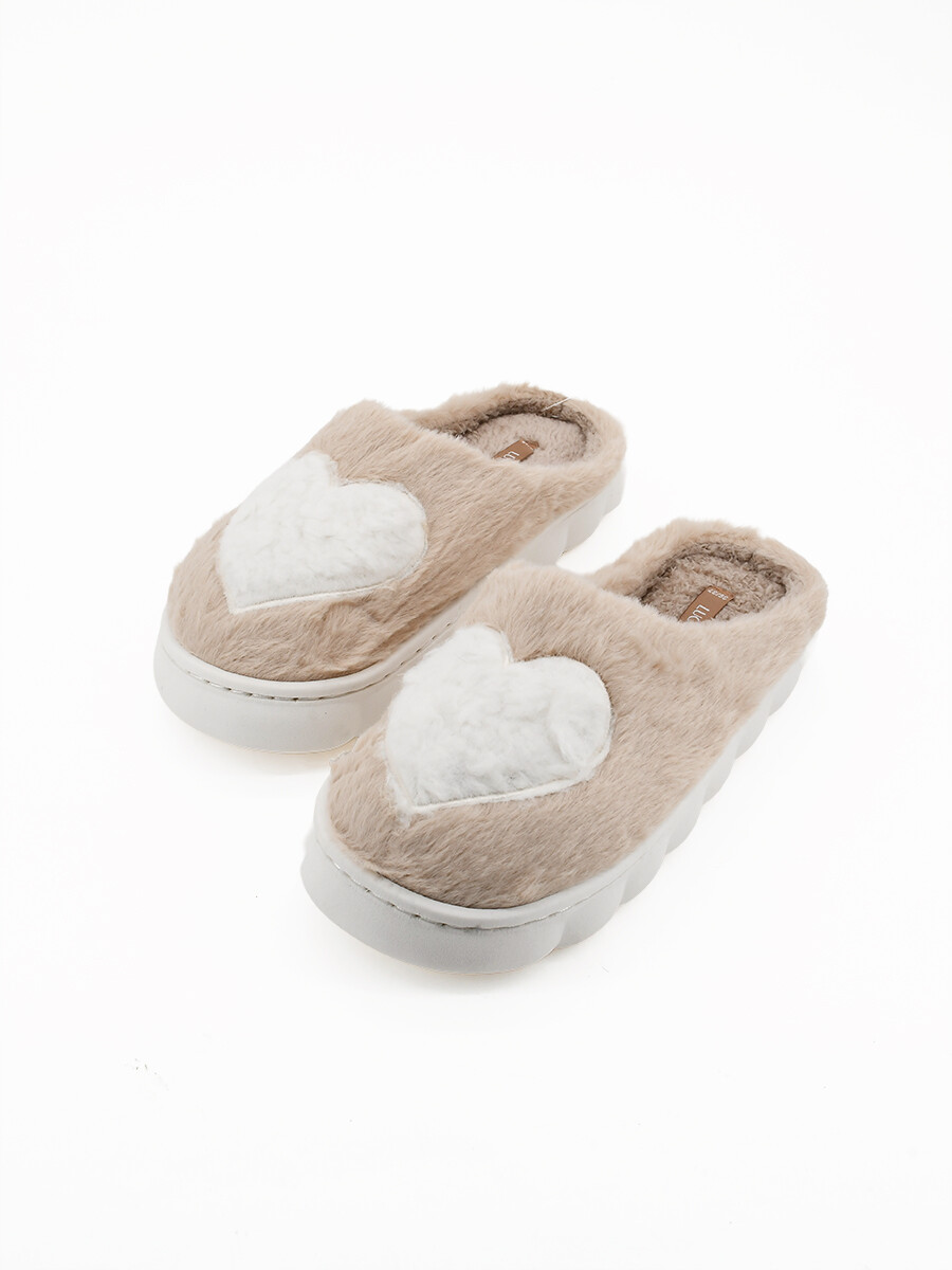 PANTUFLA CORAZÓN - BEIGE 