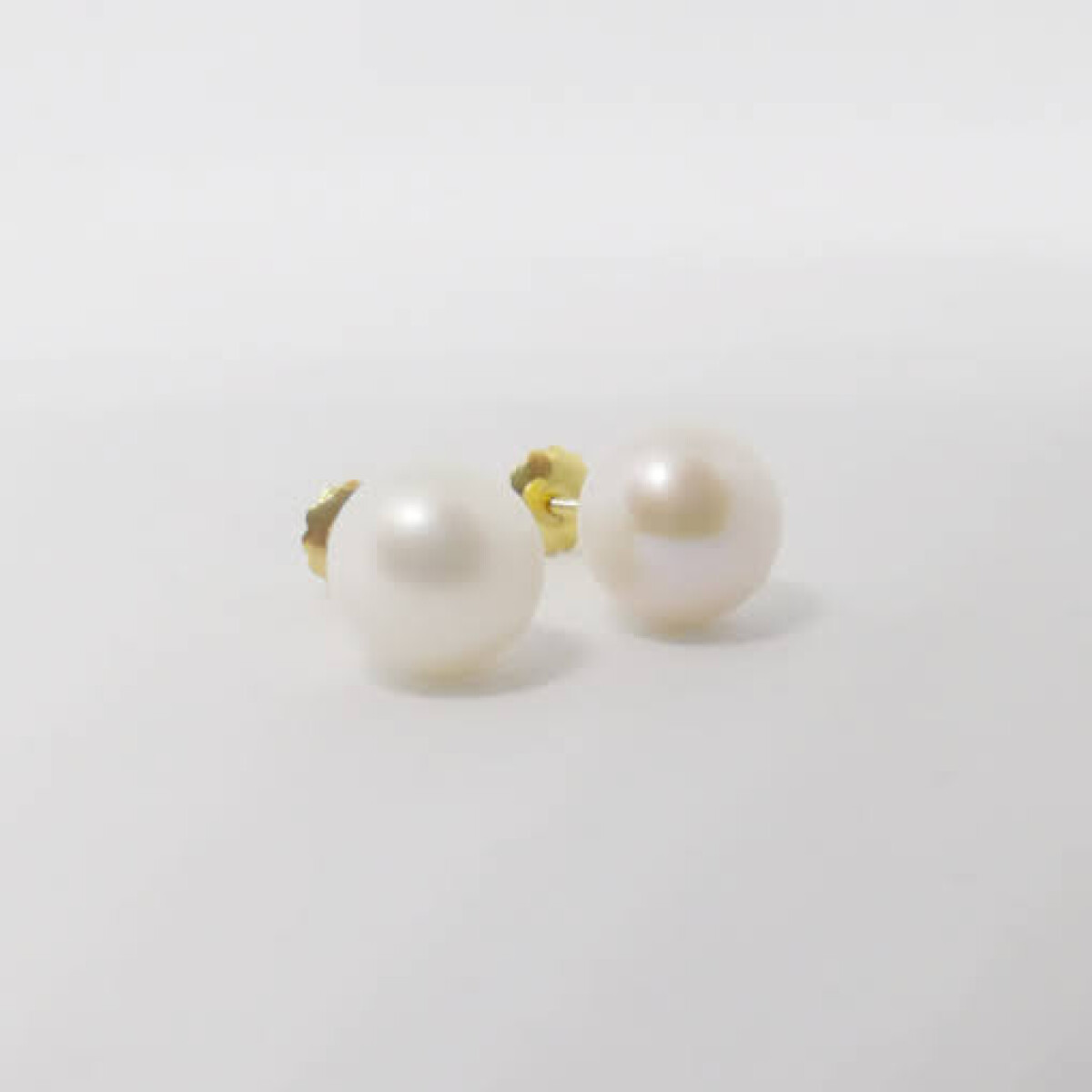 Caravanas de perlas de cultivo 8.5 mm y oro 18k. 