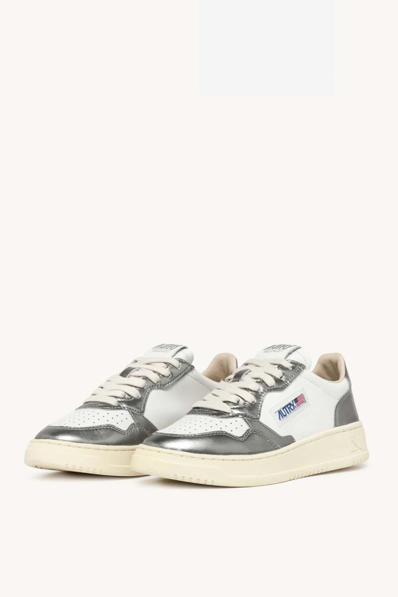 ZAPATILLA MEDALIST LOW Plata