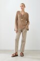 Sweater cinta escote V tostado