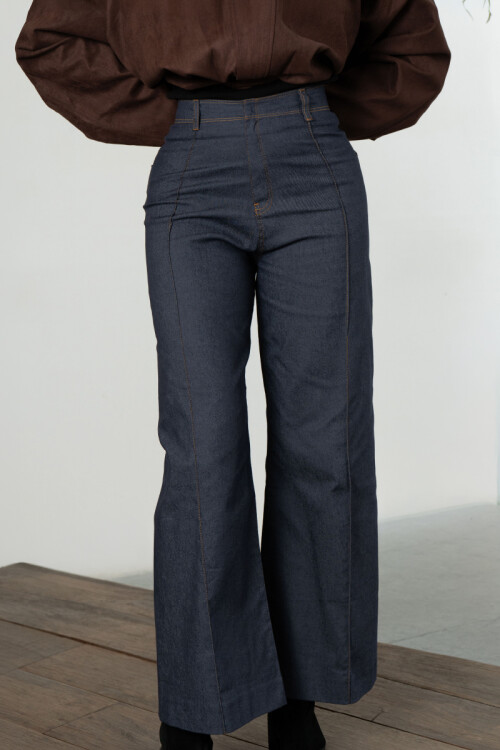 PANTALON P219/25 CON VISTA INTERNA EN CINTURA NERVADURA DELANTERA Y BOL PLAQUE TRASERO Azul