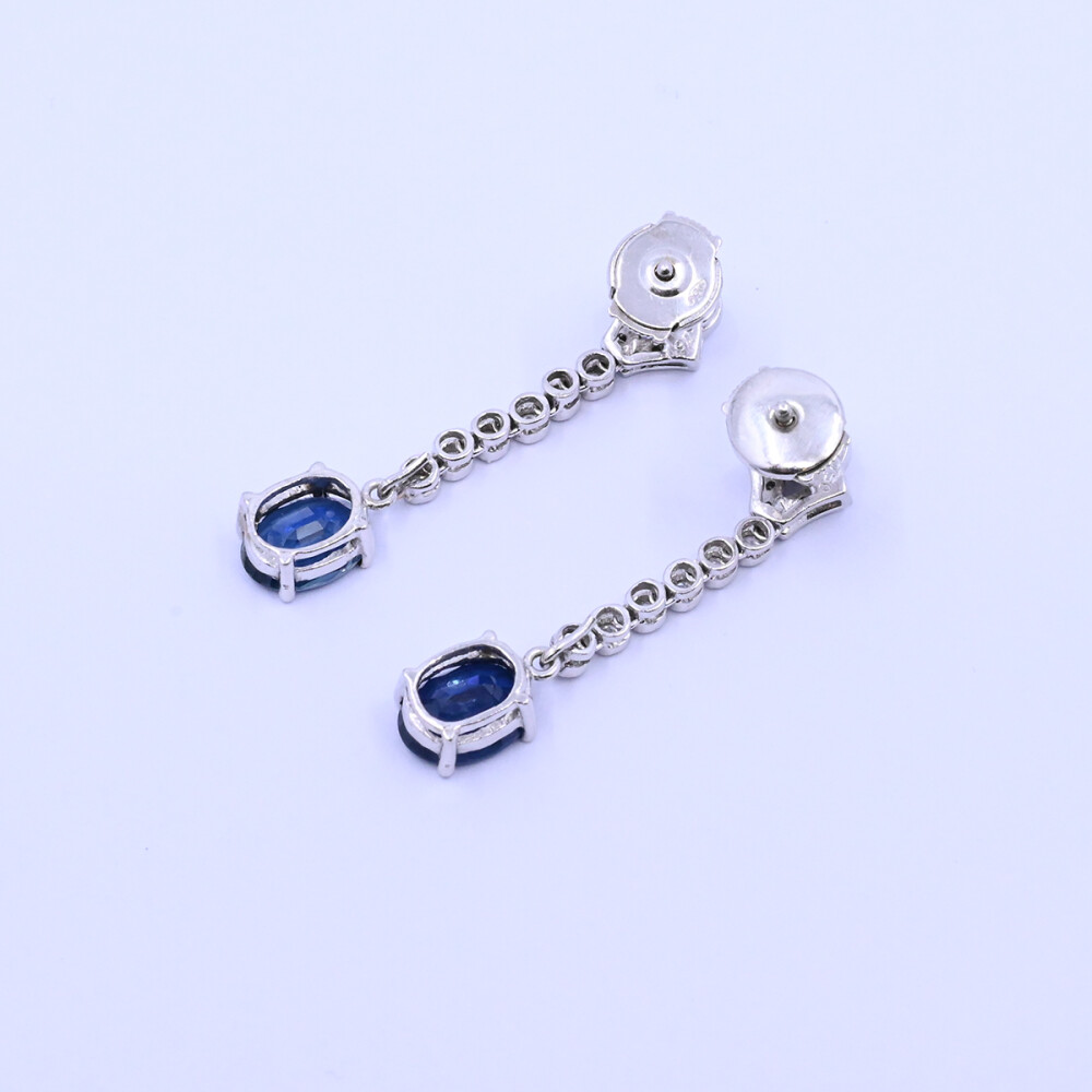 Caravanas oro 18k blanco con brillantes y zafiros oval. Caravanas oro 18k blanco con brillantes y zafiros oval.