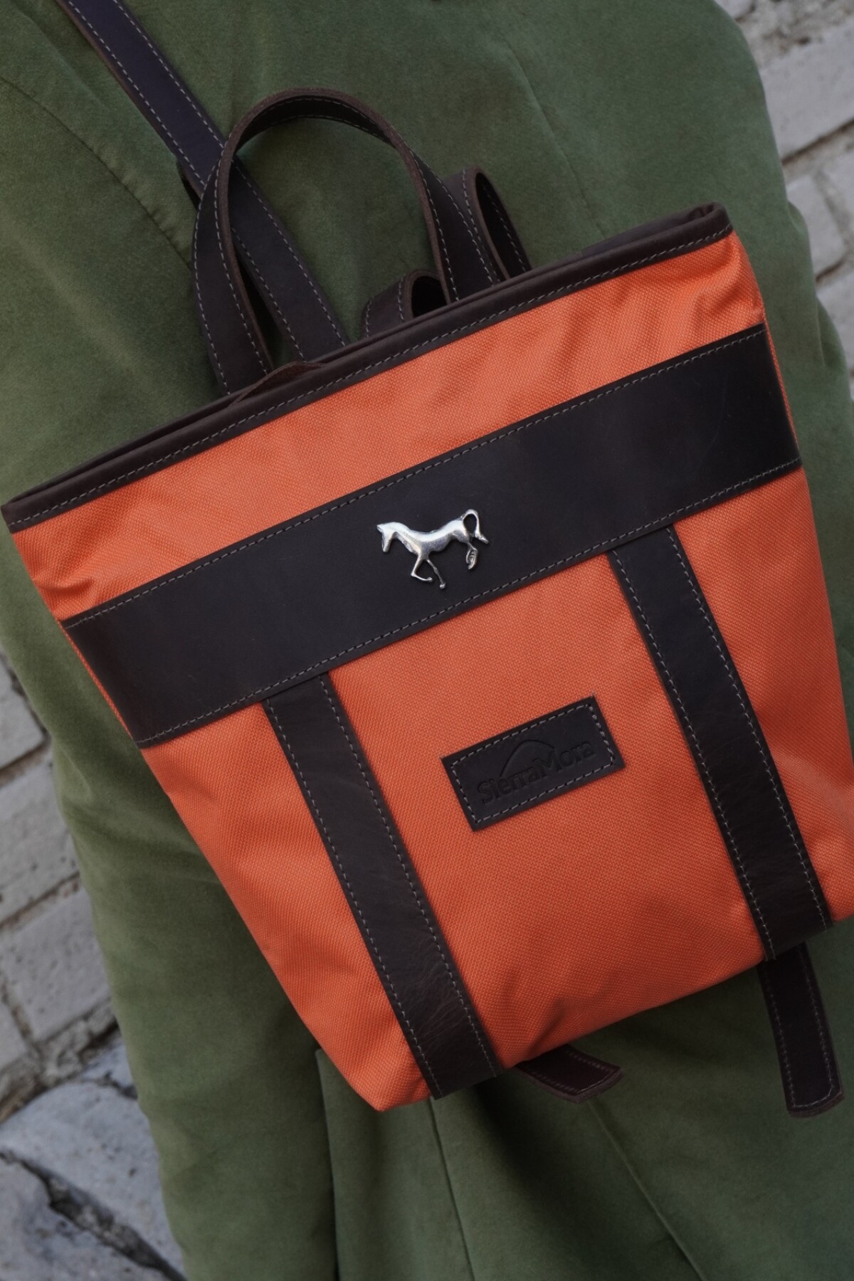 Mini Mustang Backpack Chocolate / Naranja