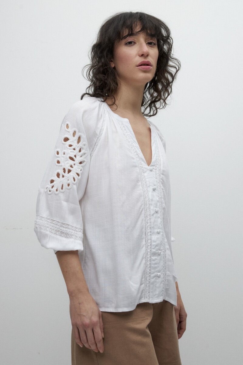 Blusa romántica con botones - crudo 