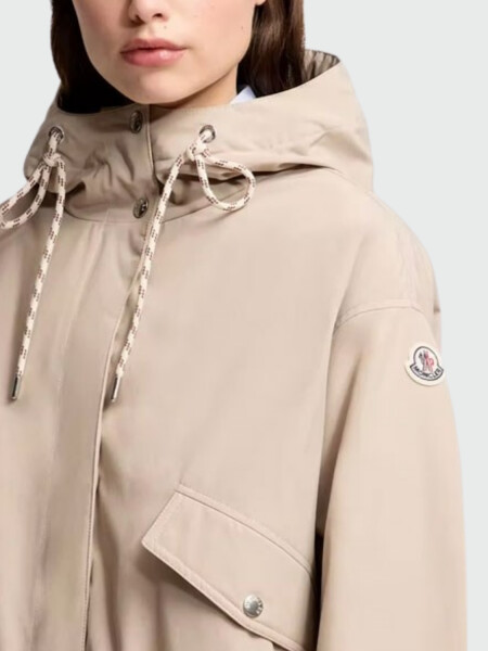 MONCLER - Campera Eucalyptus con Capucha 204