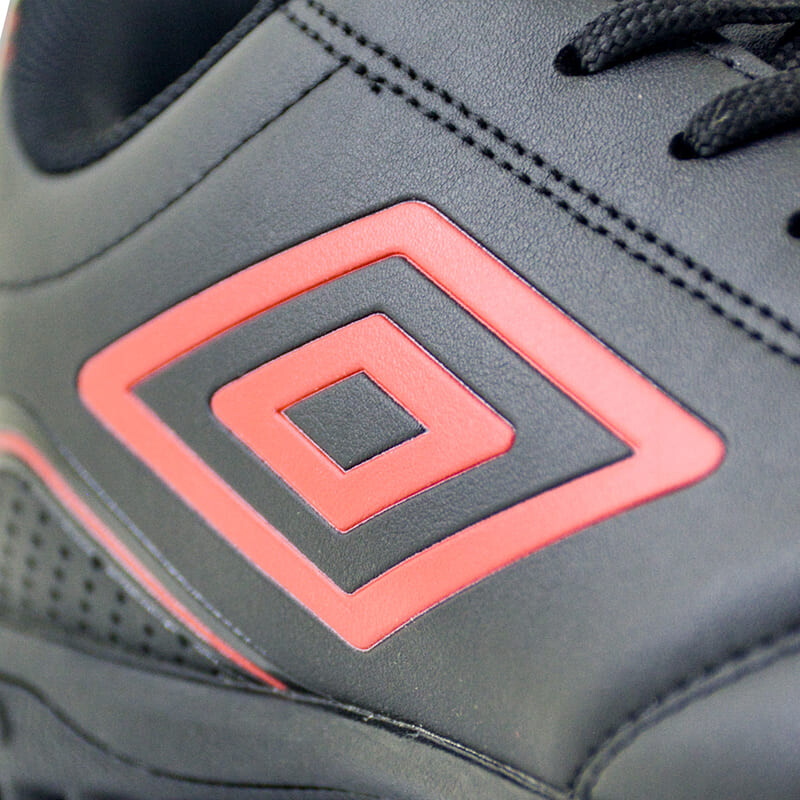 Championes Umbro de Fútbol 5 Classico III de Hombre - 20106074 Negro-rojo