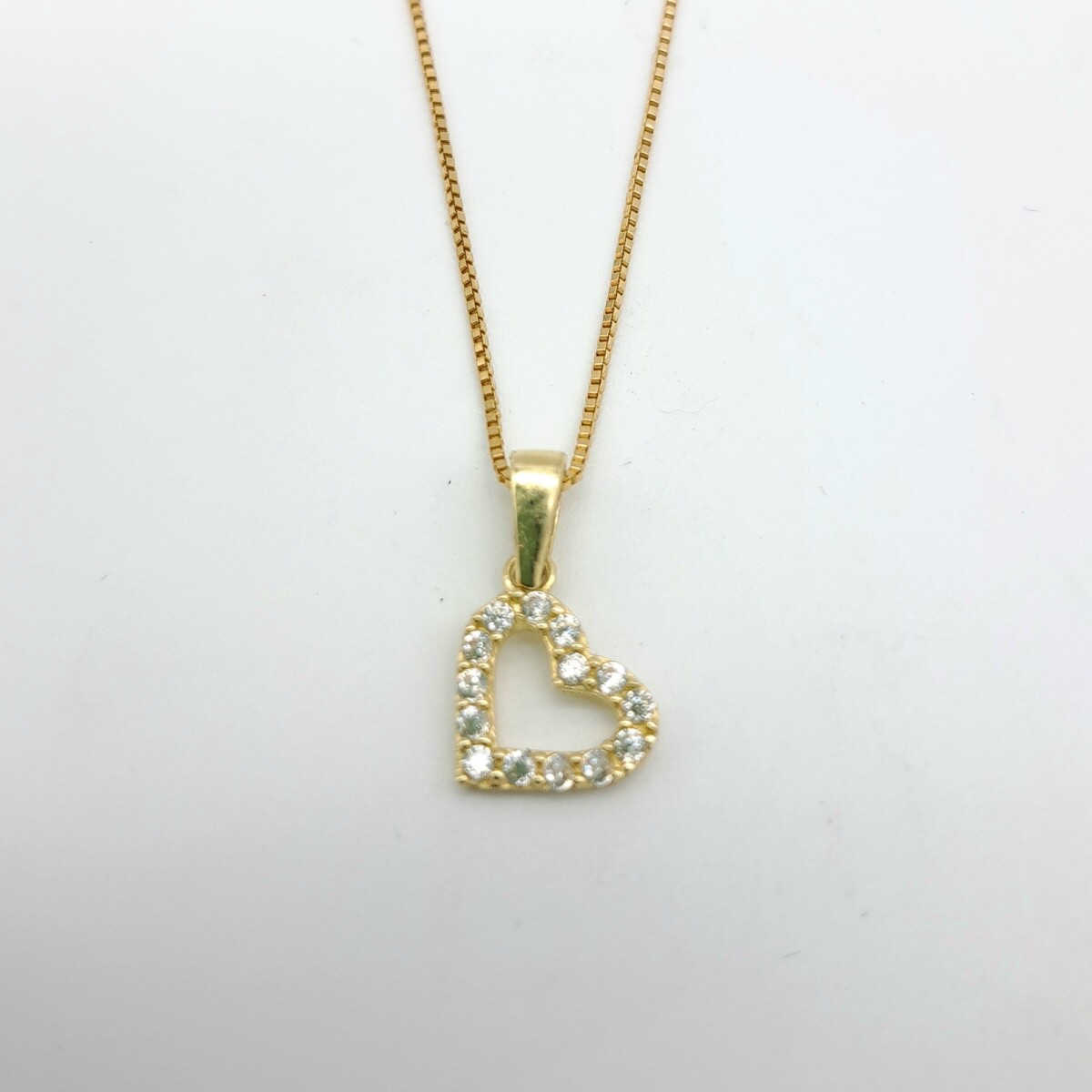 Colgante de oro 9 ktes con circonias, CORAZÓN. 