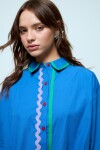 Camisa con tape azul