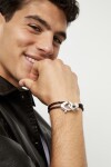 PULSERA DE CUERO DOBLE MARRÓN CON MOSQUETÓN ENTRELAZADO BAÑADO EN PLATA Pulsera