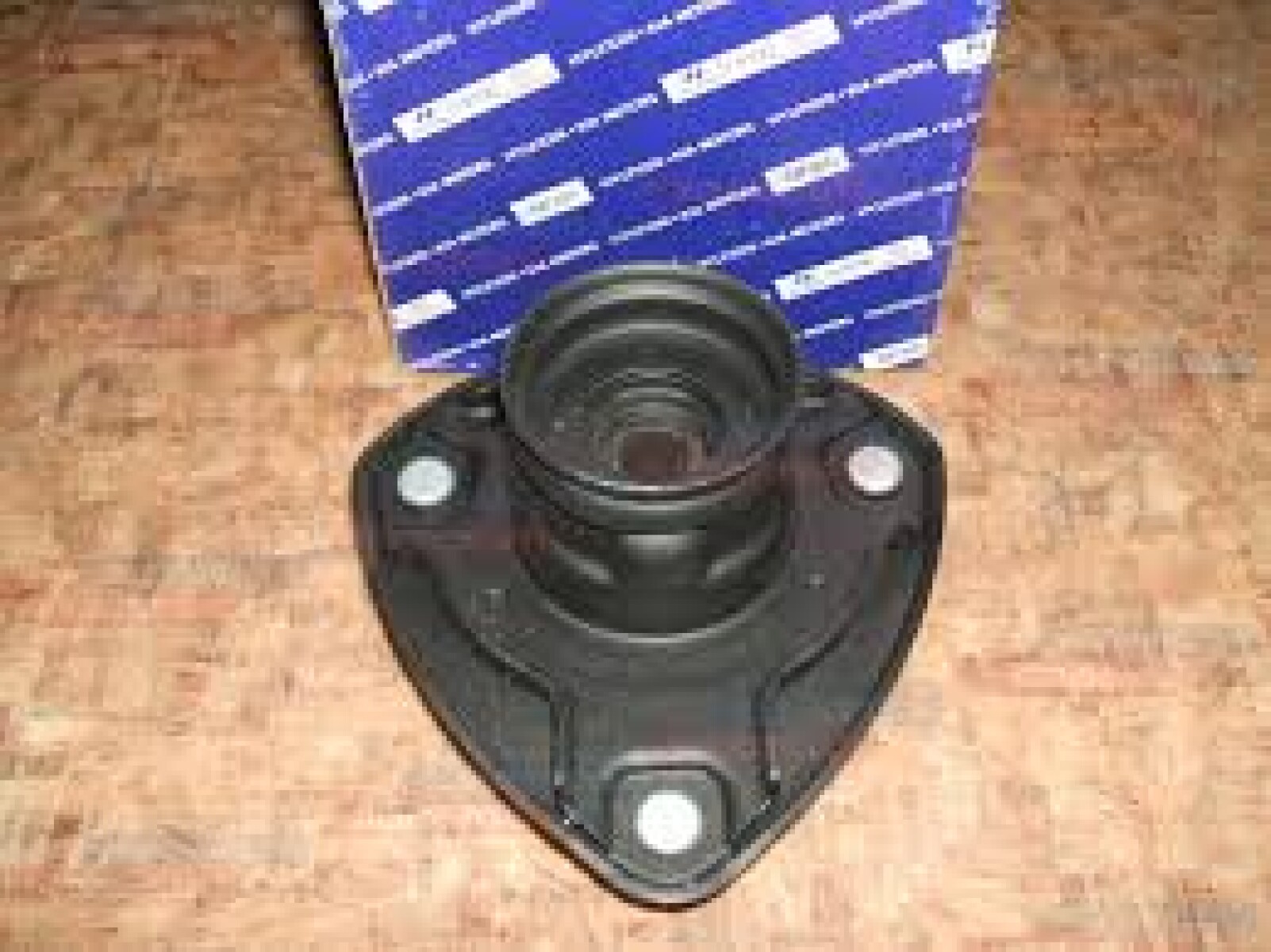 CAZOLETA AMORTIGUADOR HYUNDAI DEL. IZQ. ACCENT KIA RIO 05- - 