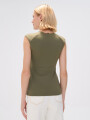 Musculosa Clia Verde Oliva Oscuro