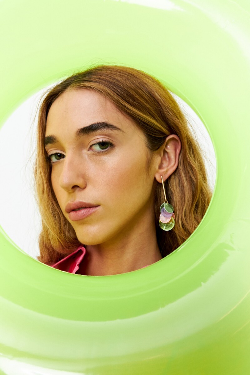 Caravanas largas dijes nácar - multicolor 