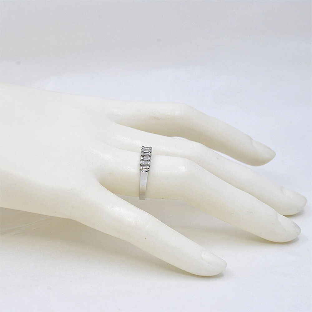 Anillo En Platino Con Brillantes Baguette Anillo En Platino Con Brillantes Baguette