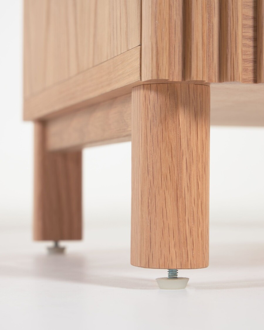 Banco Beyla con 2 puertas de madera maciza y chapa de roble 98,5 cm FSC 100% Banco Beyla con 2 puertas de madera maciza y chapa de roble 98,5 cm FSC 100%