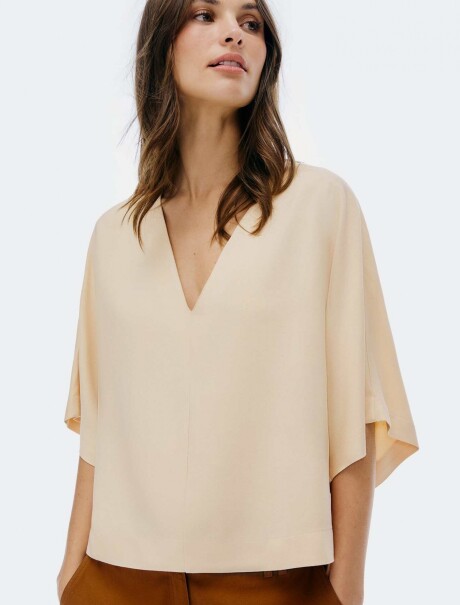 BLUSA CON ESCOTE EN V BEIGE