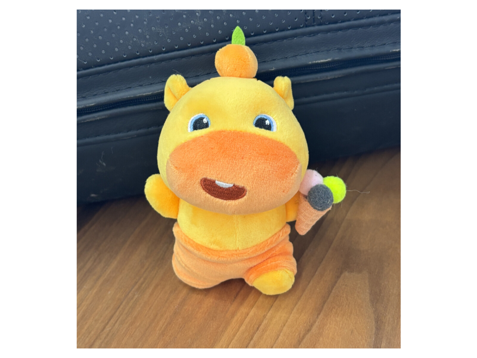 PELUCHE DE 10 CM LULU CON HELADO 