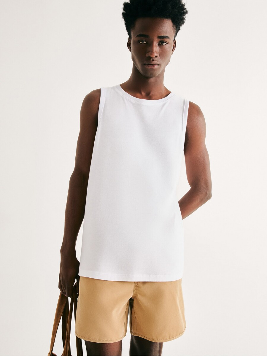 MUSCULOSA BÁSICA WORLD - BLANCO 