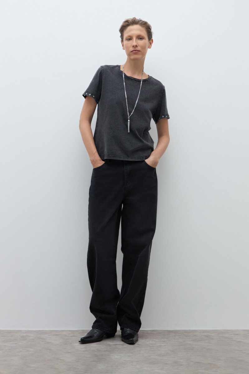 Remera ojalillos metálicos - negro 