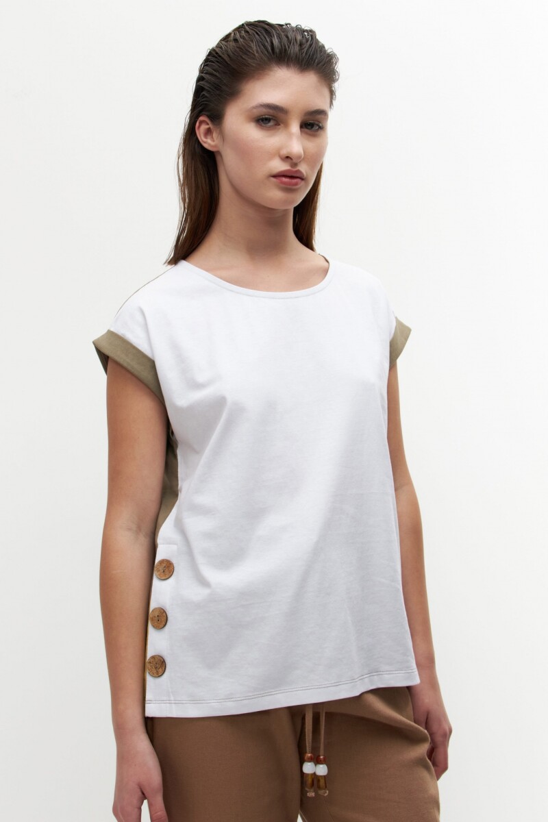 Remera escote base bicolor con botones blanco