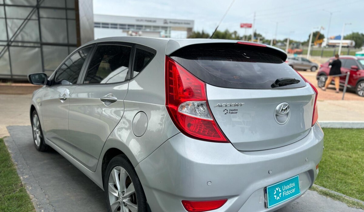 Hyundai Accent 1.4 GL - 2014 Hyundai Accent 1.4 GL - 2014