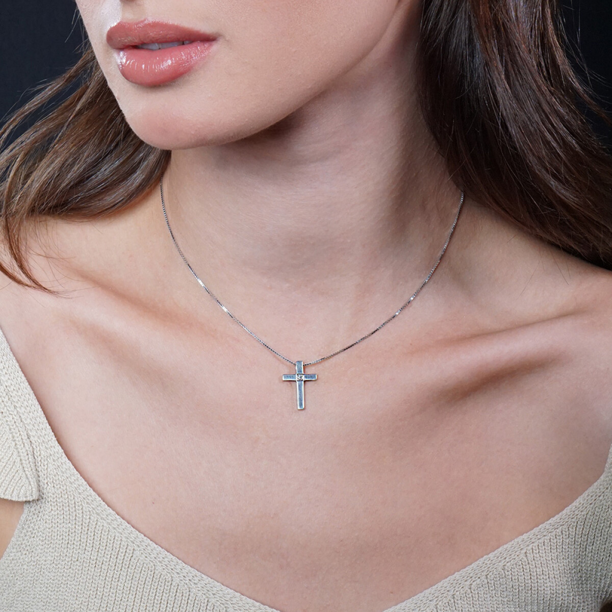 Cadena y cruz de plata 925 con brillante. 