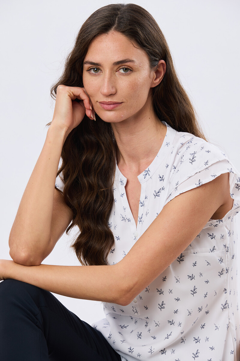 BLUSA ESTAMPADA CON VOLADOS - Hojas Azul 