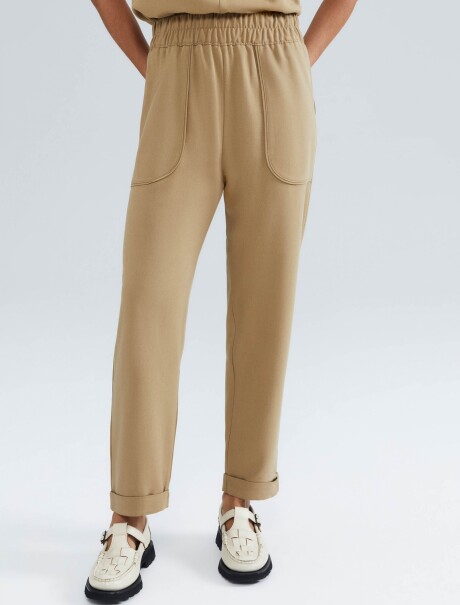 PANTALÓN CARROT CINTURA ALTA BEIGE