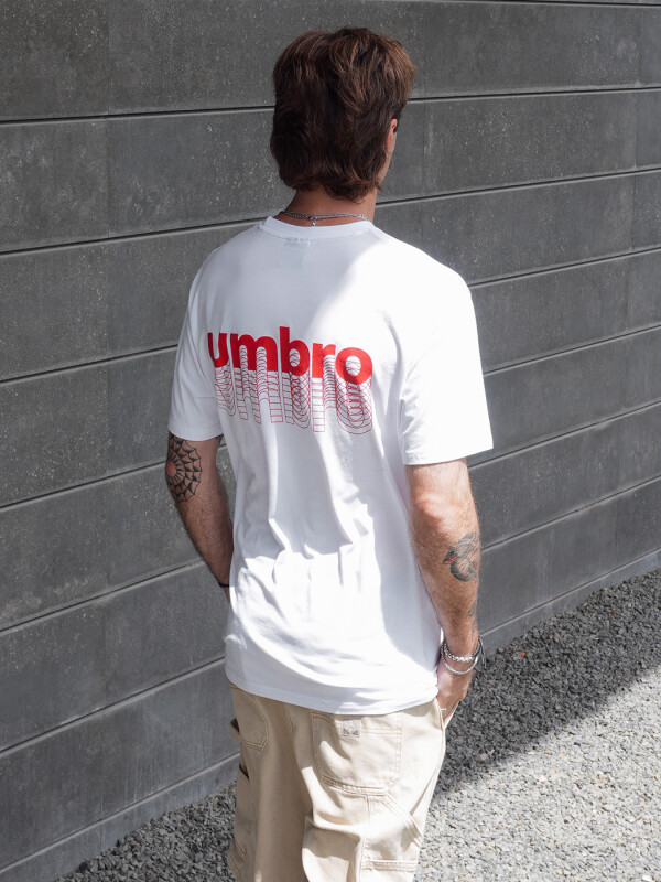REMERA DISTORTED Umbro Hombre 094