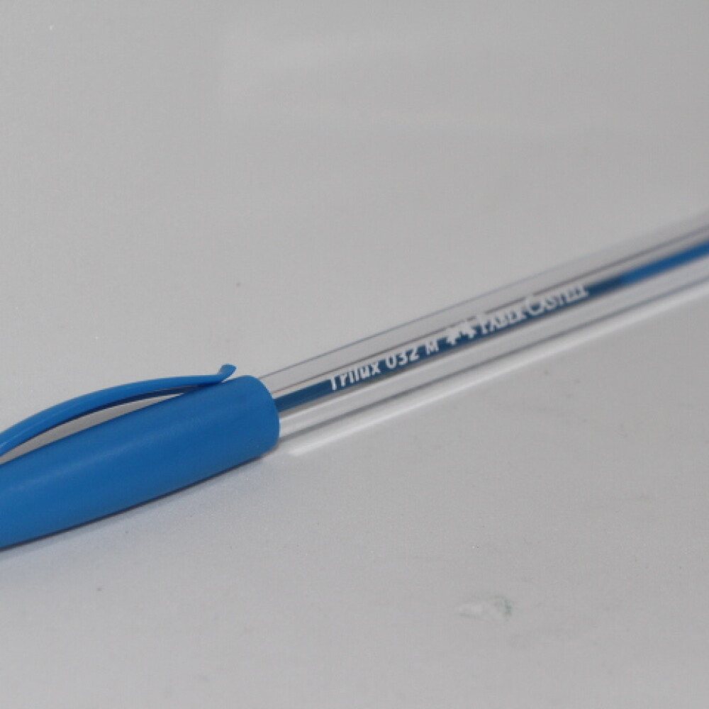 BOLIGRAFO FABER CASTELL TRILUX COLOR CELESTE