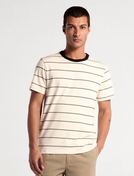 CAMISETA A RAYAS MODELO REGULAR BEIGE