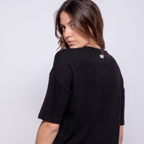 REMERA DORADO Negro